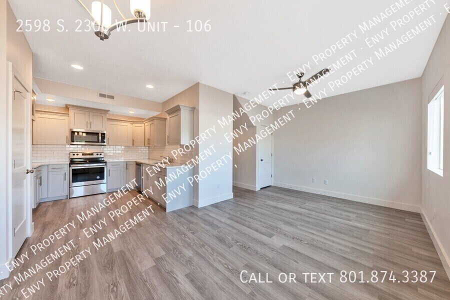 Beautiful 3 Bed, 2.5 Bath Town Home Located in the Sycamore Place Community in West Haven! Available NOW! property image