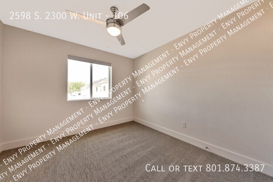 Beautiful 3 Bed, 2.5 Bath Town Home Located in the Sycamore Place Community in West Haven! Available NOW! property image