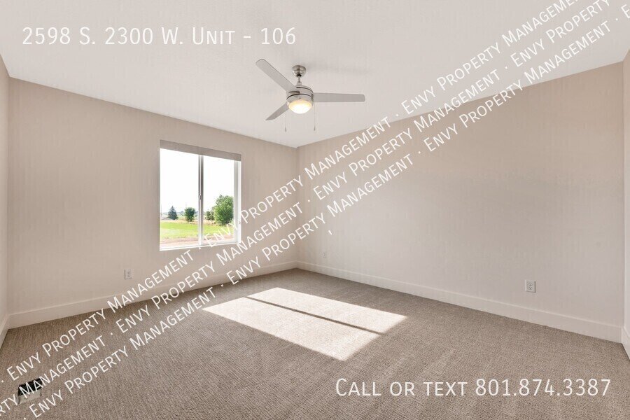 Beautiful 3 Bed, 2.5 Bath Town Home Located in the Sycamore Place Community in West Haven! Available NOW! property image