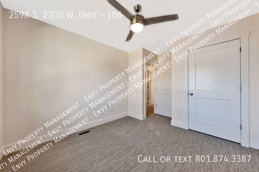 Beautiful 3 Bed, 2.5 Bath Town Home Located in the Sycamore Place Community in West Haven! Available NOW! property image