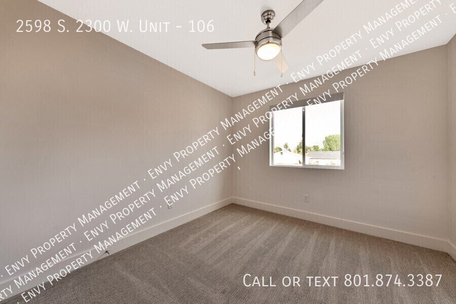 Beautiful 3 Bed, 2.5 Bath Town Home Located in the Sycamore Place Community in West Haven! Available NOW! property image