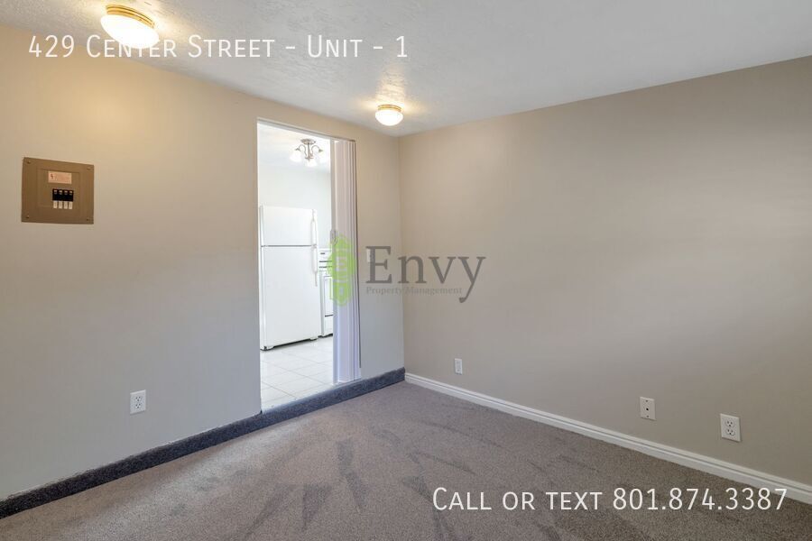 Perfect Pet Friendly 1 bed - 1 bath Unit in Great Clearfield Location! Available NOW! property image