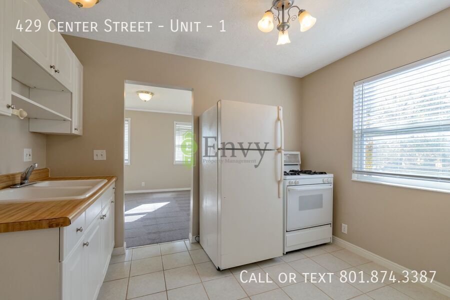 Perfect Pet Friendly 1 bed - 1 bath Unit in Great Clearfield Location! Available NOW! property image