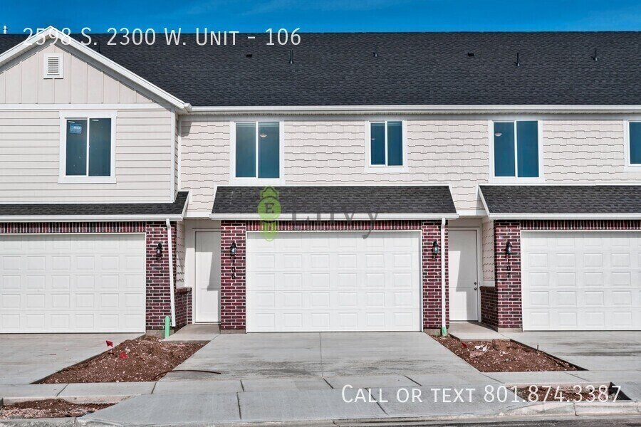 Beautiful 3 Bed, 2.5 Bath Town Home Located in the Sycamore Place Community in West Haven! Available NOW! property image