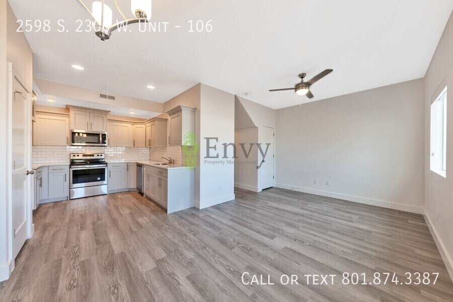 Beautiful 3 Bed, 2.5 Bath Town Home Located in the Sycamore Place Community in West Haven! Available NOW! property image