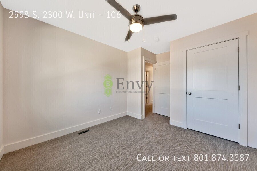 Beautiful 3 Bed, 2.5 Bath Town Home Located in the Sycamore Place Community in West Haven! Available NOW! property image