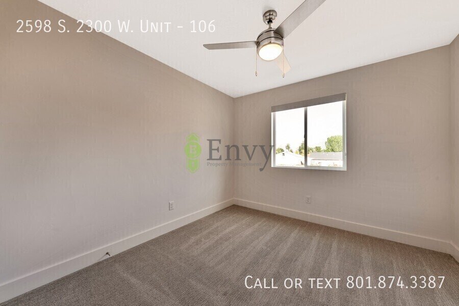 Beautiful 3 Bed, 2.5 Bath Town Home Located in the Sycamore Place Community in West Haven! Available NOW! property image