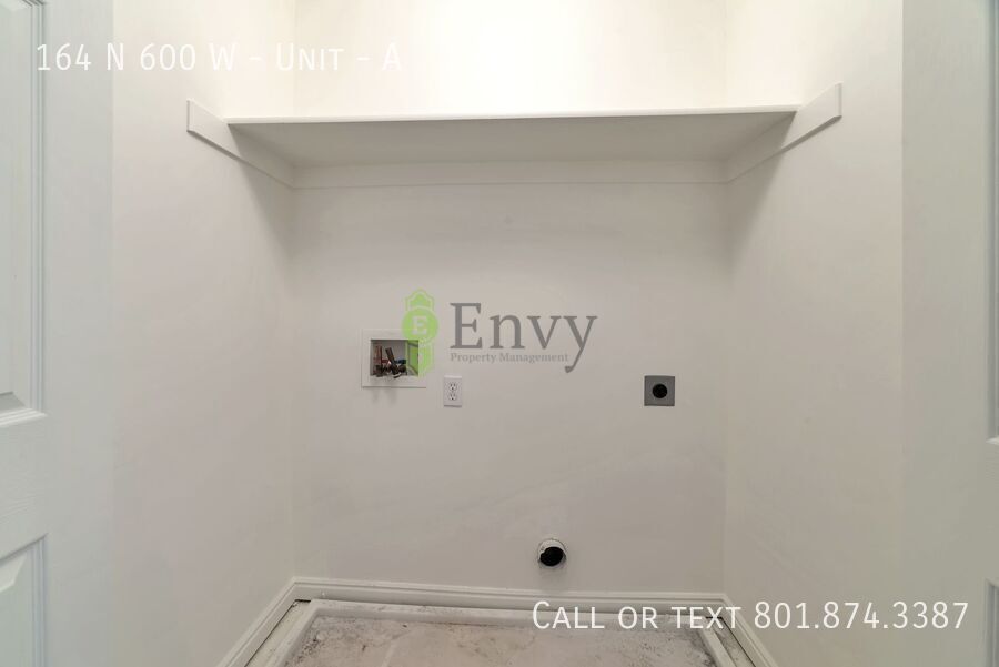 Beautiful Newly Renovated Pet Friendly 2 Bed - 1 Bath Unit in Salt Lake - Available May 20th! property image