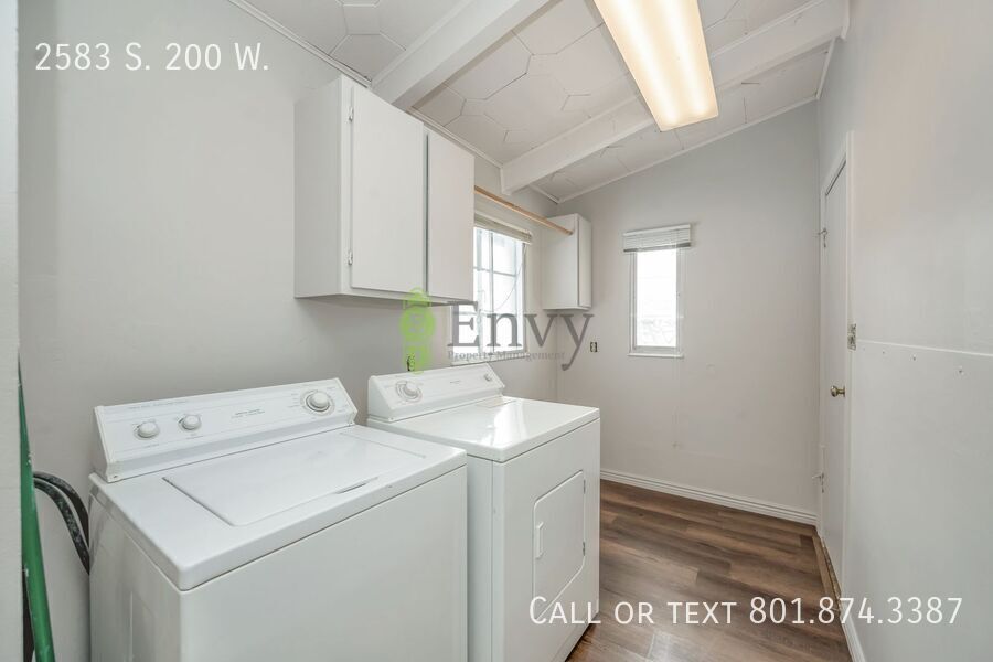 Beautiful Newly Renovated 3 Bed - 1 Bath Pet Friendly Home in Bountiful! Available NOW! property image