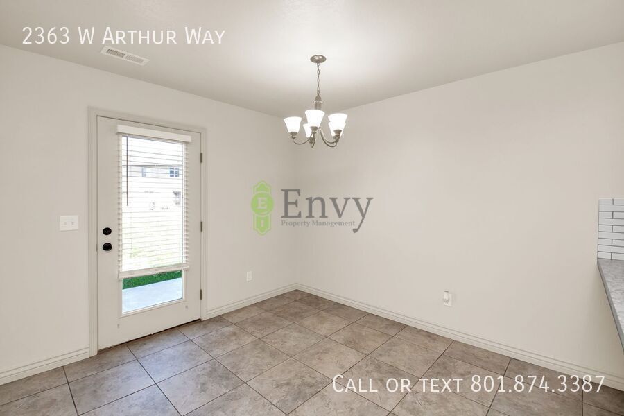 Beautiful 3 Bed, 2.5 Town Home in West Haven, Pet Friendly! Available NOW! property image