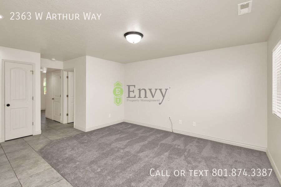 Beautiful 3 Bed, 2.5 Town Home in West Haven, Pet Friendly! Available NOW! property image