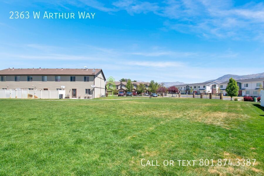 Beautiful 3 Bed, 2.5 Town Home in West Haven, Pet Friendly! Available NOW! property image