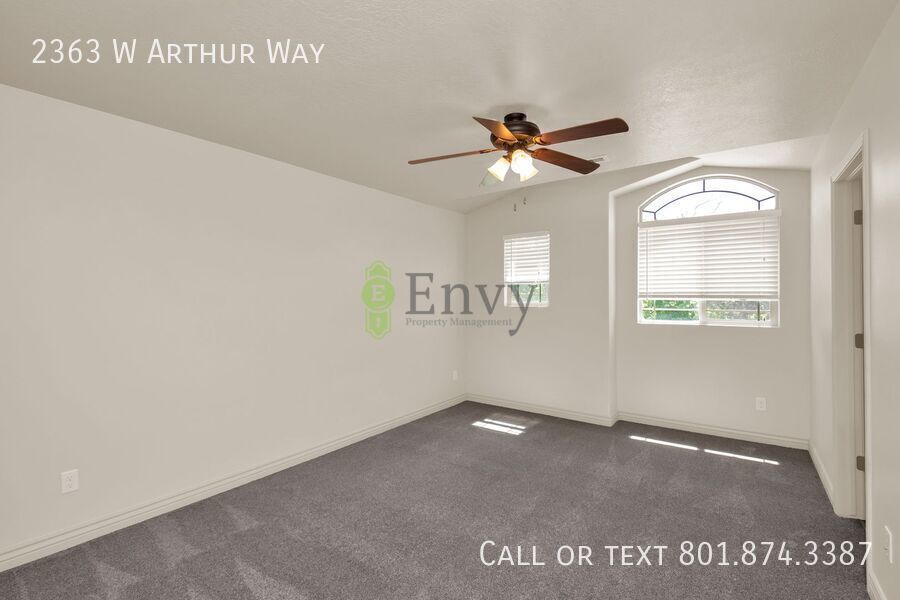 Beautiful 3 Bed, 2.5 Town Home in West Haven, Pet Friendly! Available NOW! property image