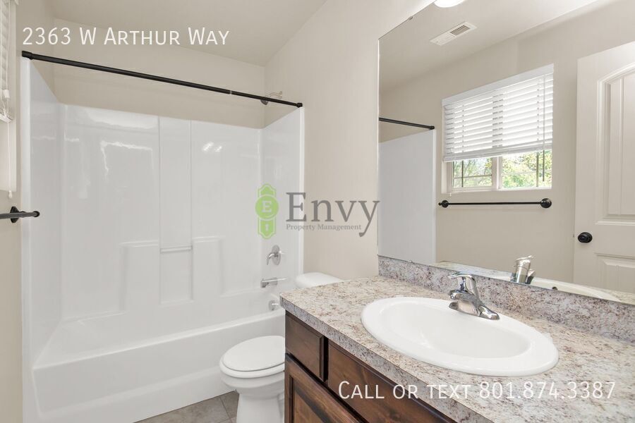 Beautiful 3 Bed, 2.5 Town Home in West Haven, Pet Friendly! Available NOW! property image