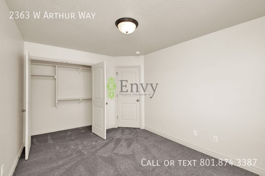 Beautiful 3 Bed, 2.5 Town Home in West Haven, Pet Friendly! Available NOW! property image