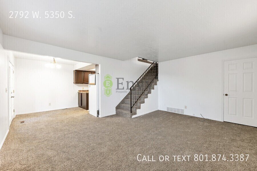 2 Story Pet Friendly Duplex - 3 Bed - 2.5 Bath - Available on June 3rd! property image