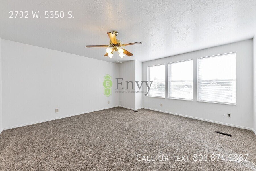 2 Story Pet Friendly Duplex - 3 Bed - 2.5 Bath - Available on June 3rd! property image