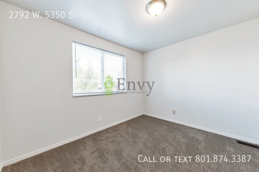 2 Story Pet Friendly Duplex - 3 Bed - 2.5 Bath - Available on June 3rd! property image