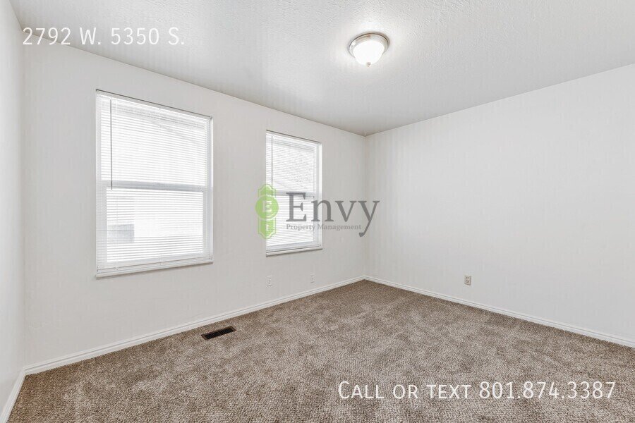 2 Story Pet Friendly Duplex - 3 Bed - 2.5 Bath - Available on June 3rd! property image