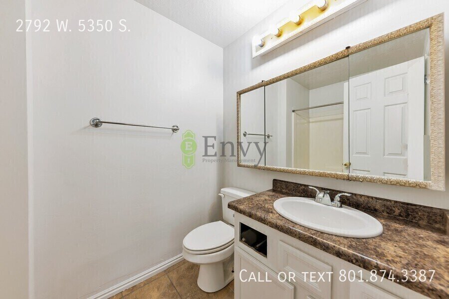 2 Story Pet Friendly Duplex - 3 Bed - 2.5 Bath - Available on June 3rd! property image