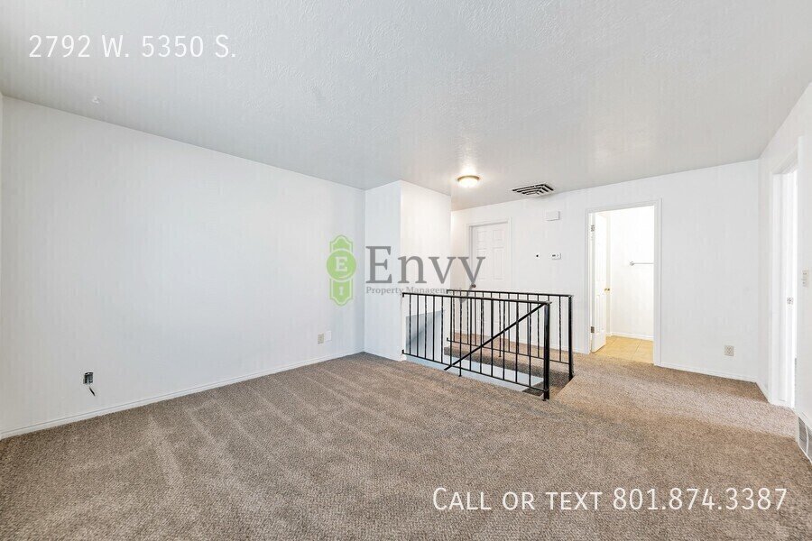 2 Story Pet Friendly Duplex - 3 Bed - 2.5 Bath - Available on June 3rd! property image