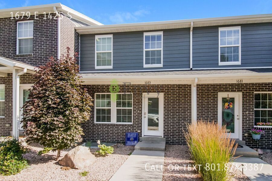 Spacious 3 Bed, 2.5 Bath Pet-Friendly Home with Central Air & Carport Parking! - Available NOW! property image