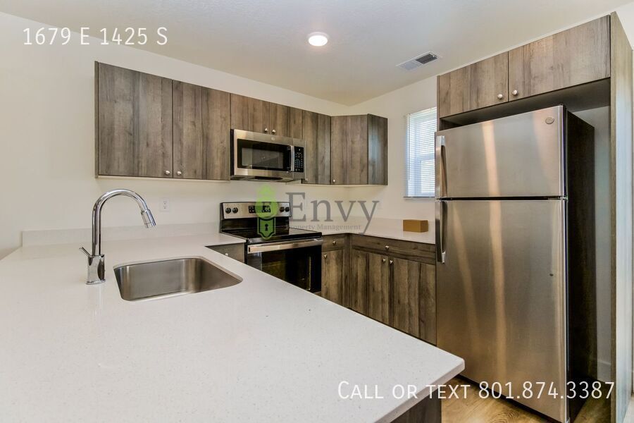 Spacious 3 Bed, 2.5 Bath Pet-Friendly Home with Central Air & Carport Parking! - Available NOW! property image