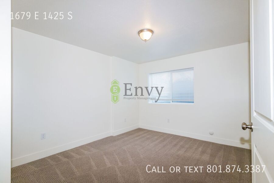 Spacious 3 Bed, 2.5 Bath Pet-Friendly Home with Central Air & Carport Parking! - Available NOW! property image