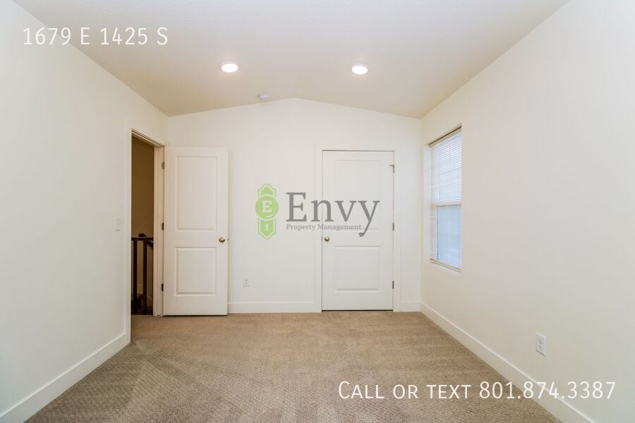 Spacious 3 Bed, 2.5 Bath Pet-Friendly Home with Central Air & Carport Parking! - Available NOW! property image