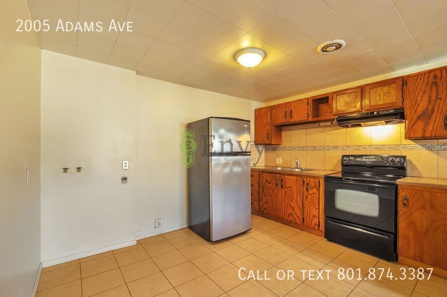 Charming Pet-Friendly 2 Bed - 1 Bath Tri-Plex Unit in Convenient Ogden Location! Available NOW! property image