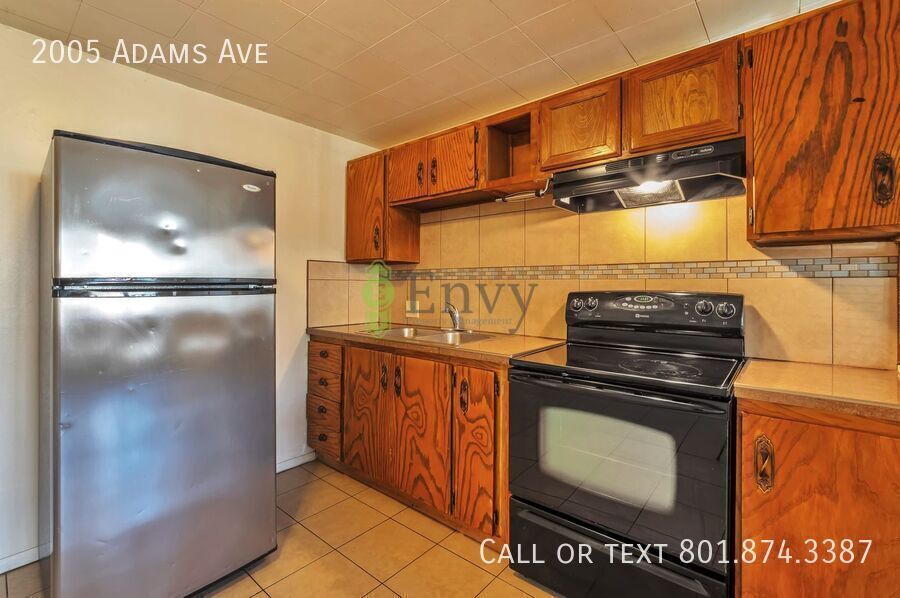 Charming Pet-Friendly 2 Bed - 1 Bath Tri-Plex Unit in Convenient Ogden Location! Available NOW! property image