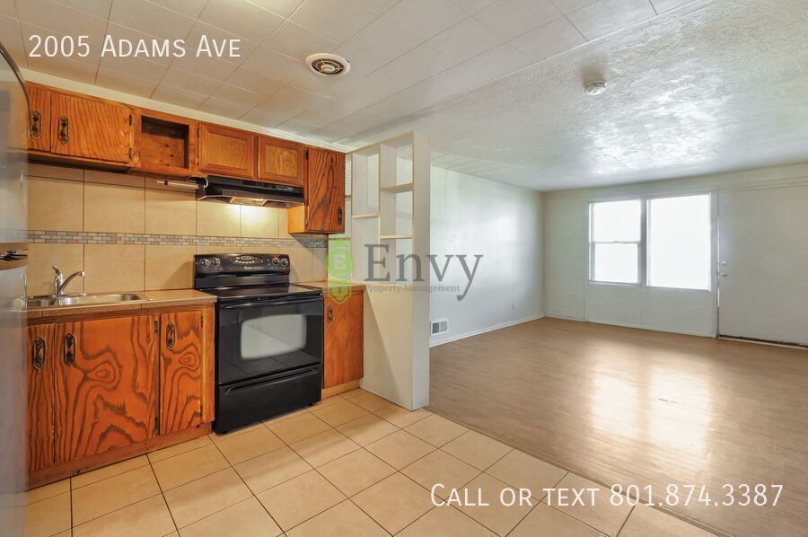 Charming Pet-Friendly 2 Bed - 1 Bath Tri-Plex Unit in Convenient Ogden Location! Available NOW! property image