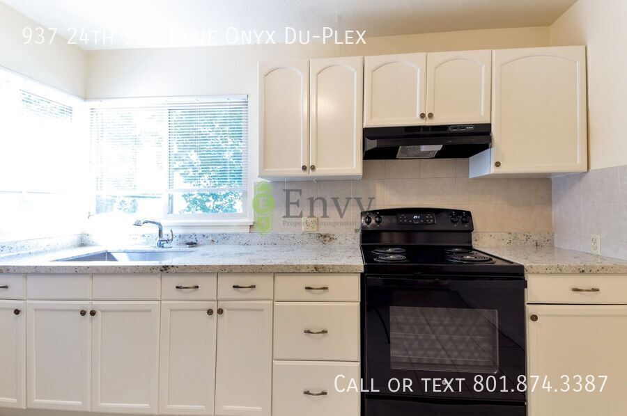 2 Bed/1 Bath Duplex in Heart of Ogden! Available on June 10th! property image