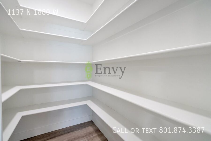 Stunning 3 Bed 2.5 Bath Enormous Townhome in Great Farmington Location! Available on May 25th! property image