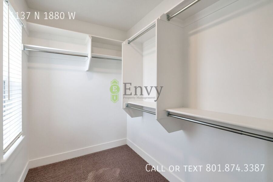 Stunning 3 Bed 2.5 Bath Enormous Townhome in Great Farmington Location! Available on May 25th! property image