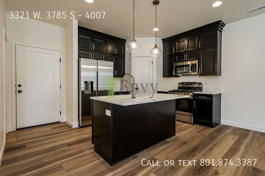Spacious 3 Bed, 2.5 Bath Pet-Friendly Home with Central Air & 2-Car Garage! - Available NOW! property image