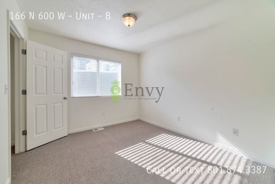 Beautiful Newly Renovated Pet Friendly 2 Bed - 1 Bath Unit in Salt Lake - Available NOW! property image