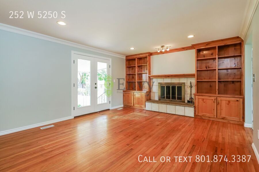 Roomy 5 Bed, 3 Bath Pet-Friendly Home with Comfortable Living Space & Carport Parking! - Available NOW! property image