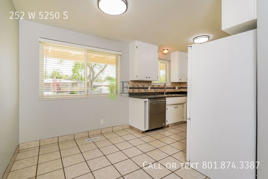 Roomy 5 Bed, 3 Bath Pet-Friendly Home with Comfortable Living Space & Carport Parking! - Available NOW! property image