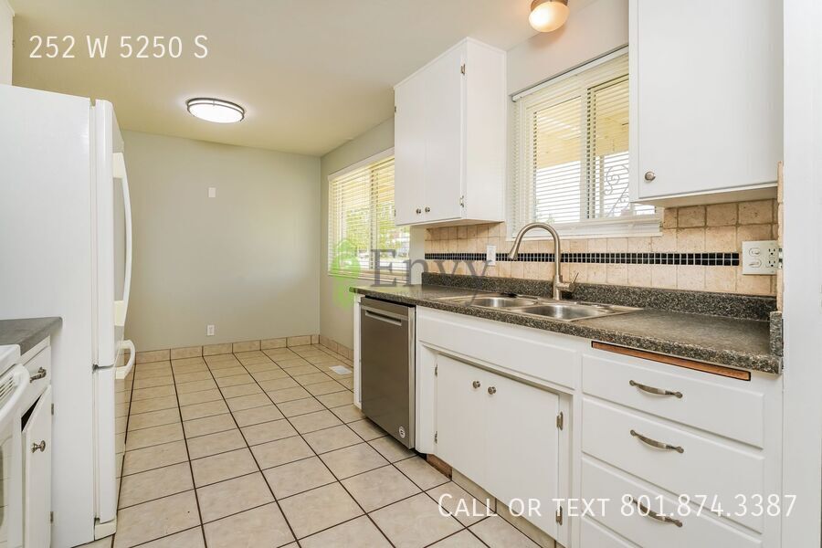 Roomy 5 Bed, 3 Bath Pet-Friendly Home with Comfortable Living Space & Carport Parking! - Available NOW! property image