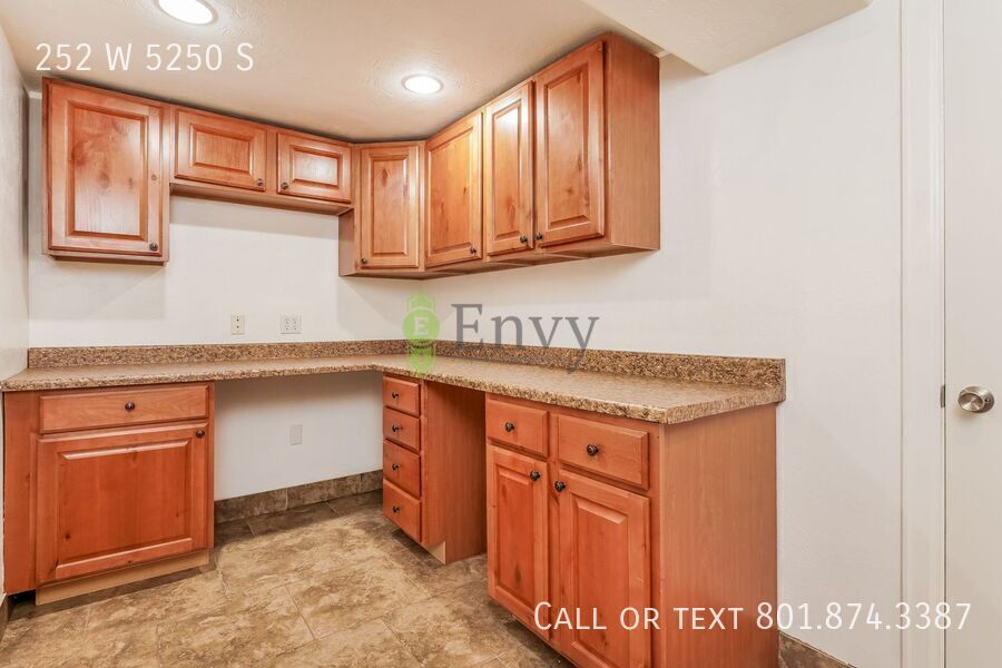 Roomy 5 Bed, 3 Bath Pet-Friendly Home with Comfortable Living Space & Carport Parking! - Available NOW! property image