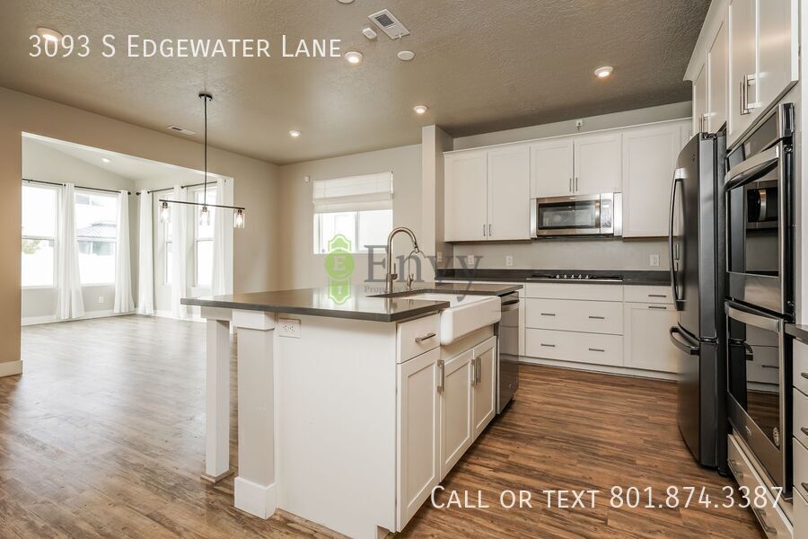 Charming 3 Bed, 2.5 Bath Pet-Friendly Home with Garage & Modern Comforts! - Available NOW! property image