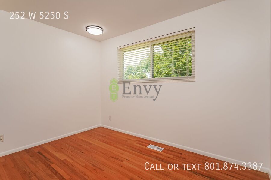 Roomy 5 Bed, 2.5 Bath Pet-Friendly Home with Comfortable Living Space & Carport Parking! - Available NOW! property image