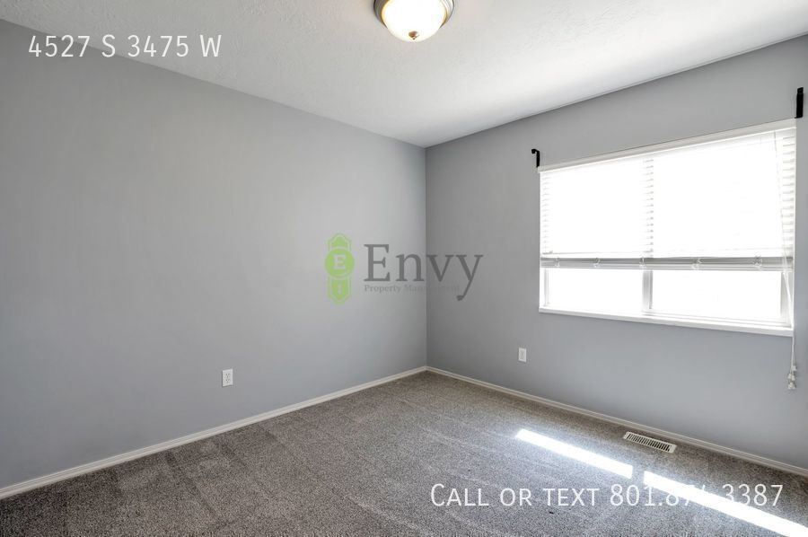 Enormous 5 Bed - 3.5 Bath Beautiful West Haven Home! Available on July 13th! property image