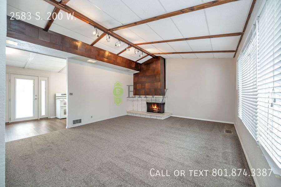 Beautiful Newly Renovated - NEW CARPET - 3 Bed - 1 Bath Pet Friendly Home in Bountiful! Available NOW! property image