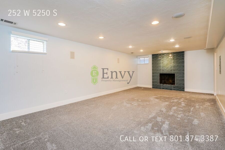Roomy 5 Bed, 2.5 Bath Pet-Friendly Home with Comfortable Living Space & Carport Parking! - Available NOW! property image