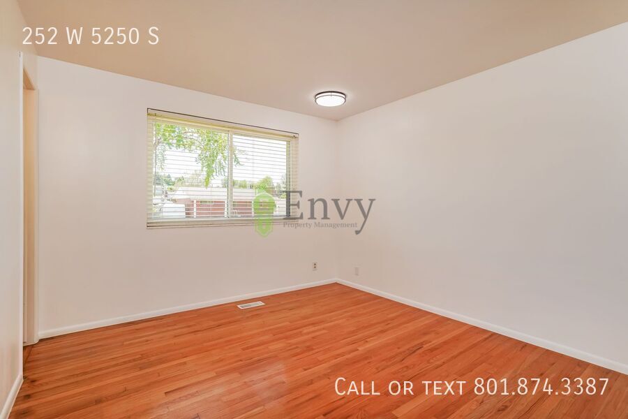 Roomy 5 Bed, 2.5 Bath Pet-Friendly Home with Comfortable Living Space & Carport Parking! - Available NOW! property image