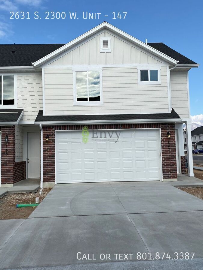 Beautiful 3 Bed, 2.5 Town Home! Available Now! See Our 3D Tour of This Property! Available NOW! property image