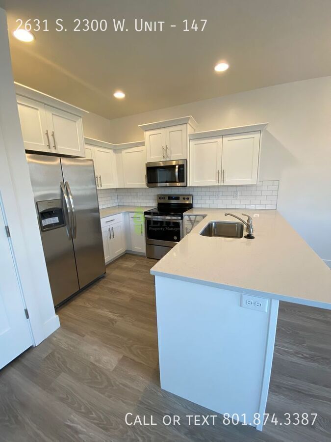 Beautiful 3 Bed, 2.5 Town Home! Available Now! See Our 3D Tour of This Property! Available NOW! property image