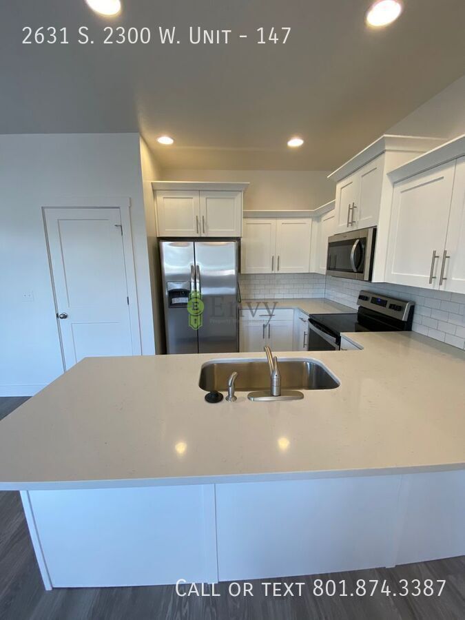 Beautiful 3 Bed, 2.5 Town Home! Available Now! See Our 3D Tour of This Property! Available NOW! property image